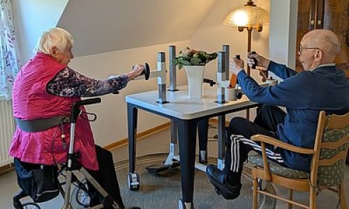 ludwig-steil-hof-newsbeitrag-ausbildung-gemeinsam-aktiv-und-fit-neuer-plaudertisch-im-oberfelder-pflegehaus