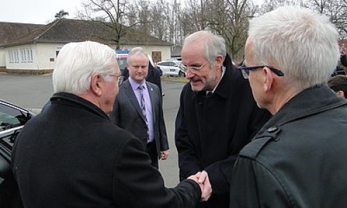 ludwig-steil-hof-newsbeitrag-frank-walter-steinmeier-schuettelt-haende