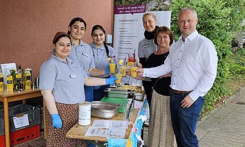 ludwig-steil-hof-newsbeitrag-froehliches-miteinander-beim-sommerfest-im-haus-17-frische-mocktails