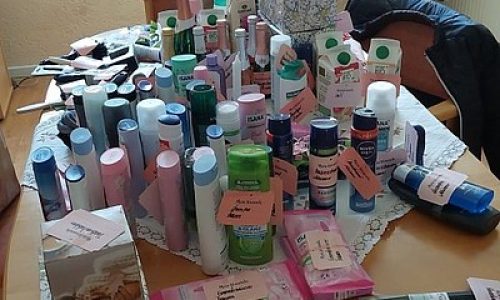 ludwig-steil-hof-newsbeitrag-kleine-geschenke-grosse-freude-tisch-voller-geschenke