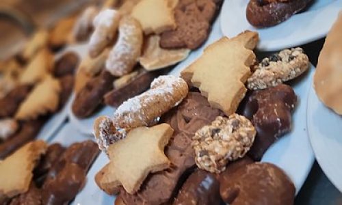 ludwig-steil-hof-newsbeitrag-unzaehlige-lichter-sorgen-fuer-gute-laune-kekse