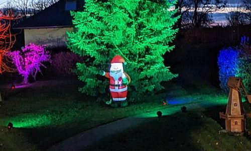 ludwig-steil-hof-newsbeitrag-weihnachtszauber-im-oberfelder-pflegehaus-baum-weihnachtsmann
